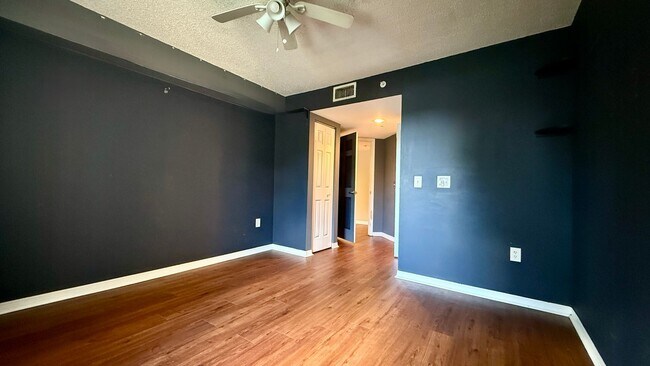 Building Photo - 2/2 First Floor with Garage + Lake View – Grand Isles