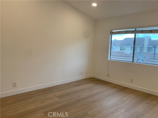 Building Photo - 330 Fallingstar