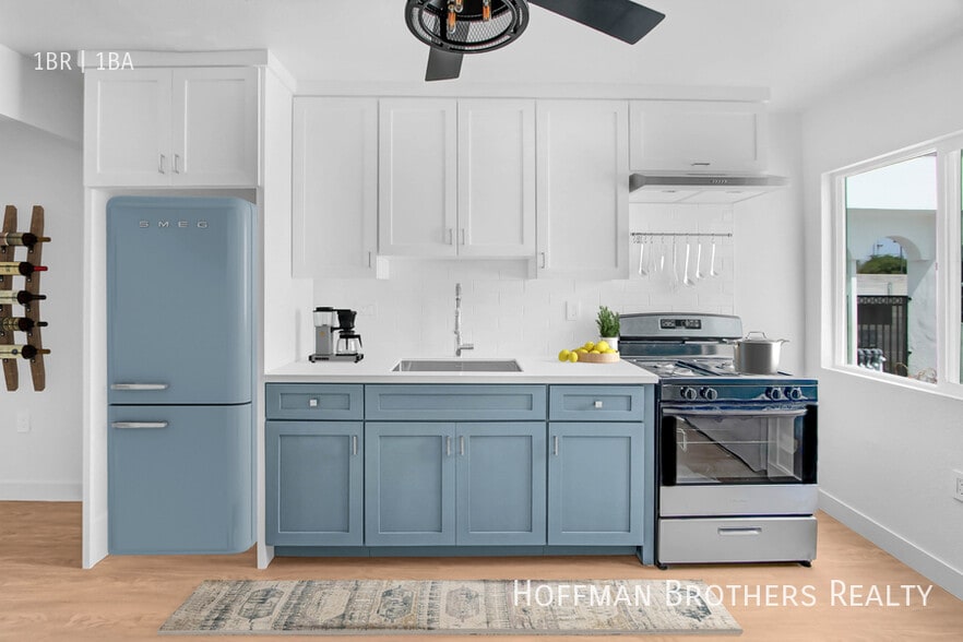 Building Photo - 5926 S Hoover St