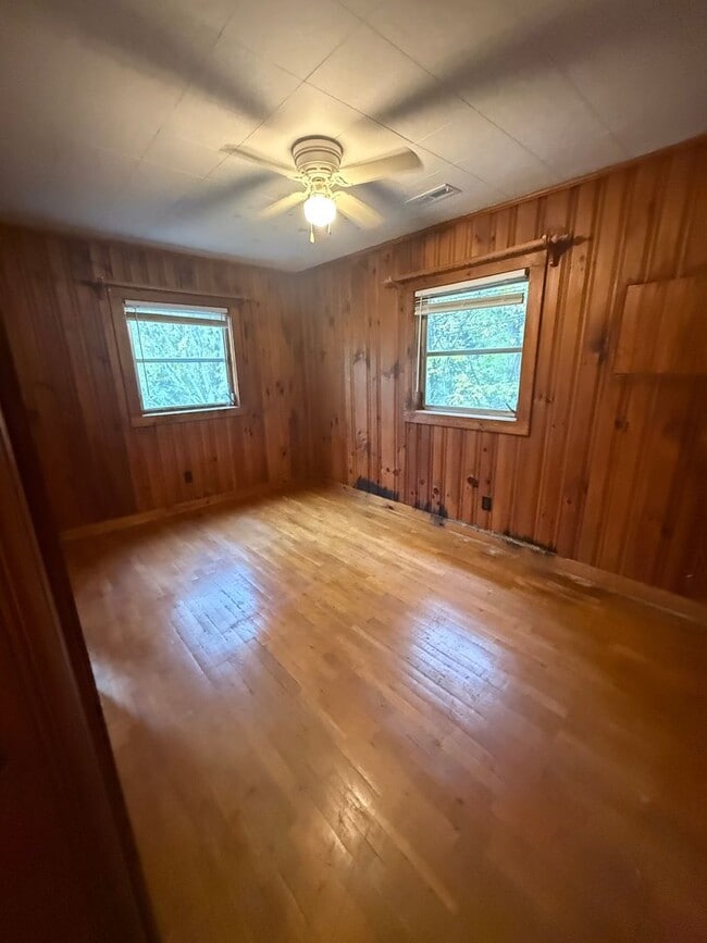 Building Photo - Sunrise Ranch