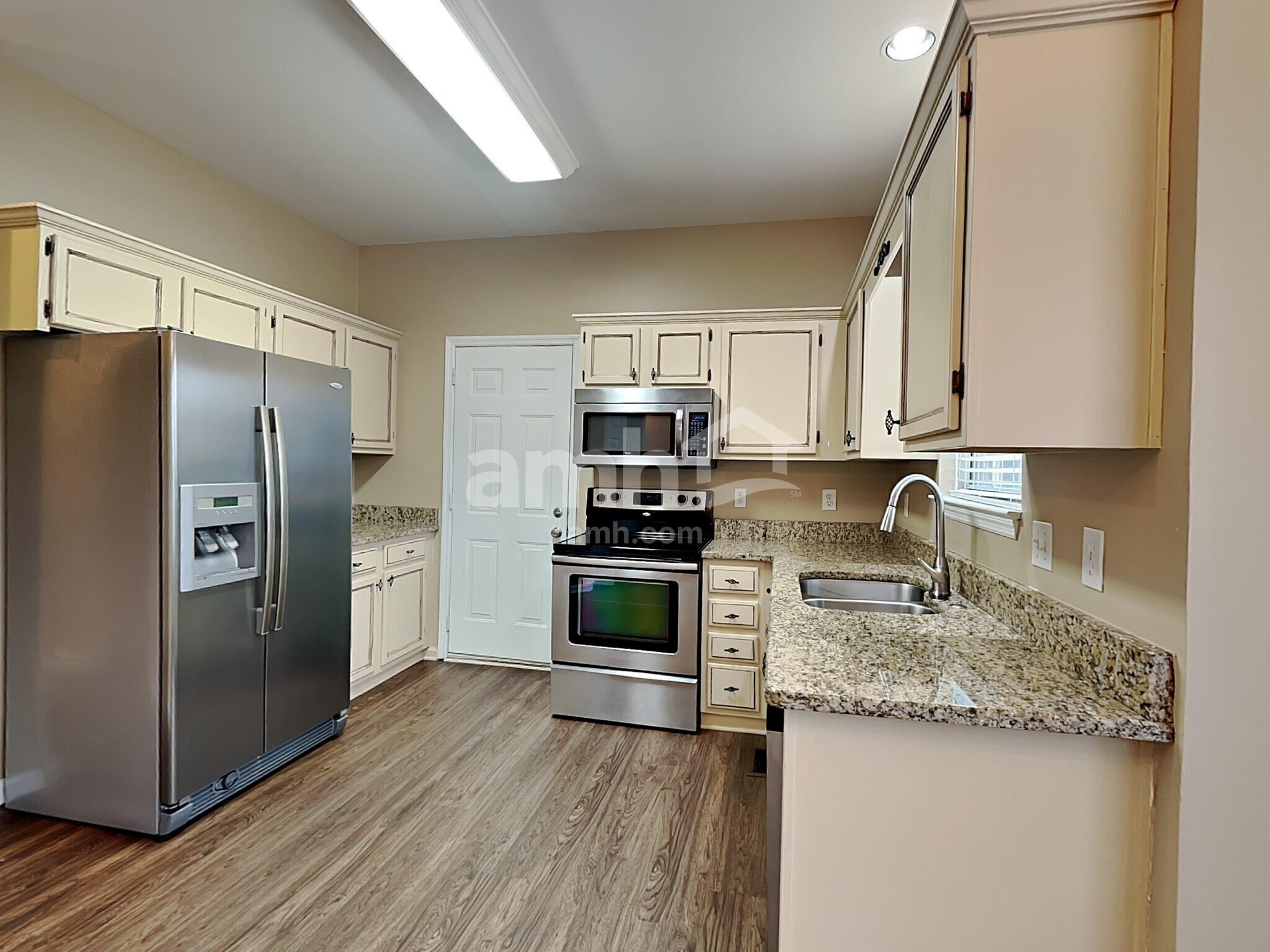 Building Photo - 2002 Woods Run