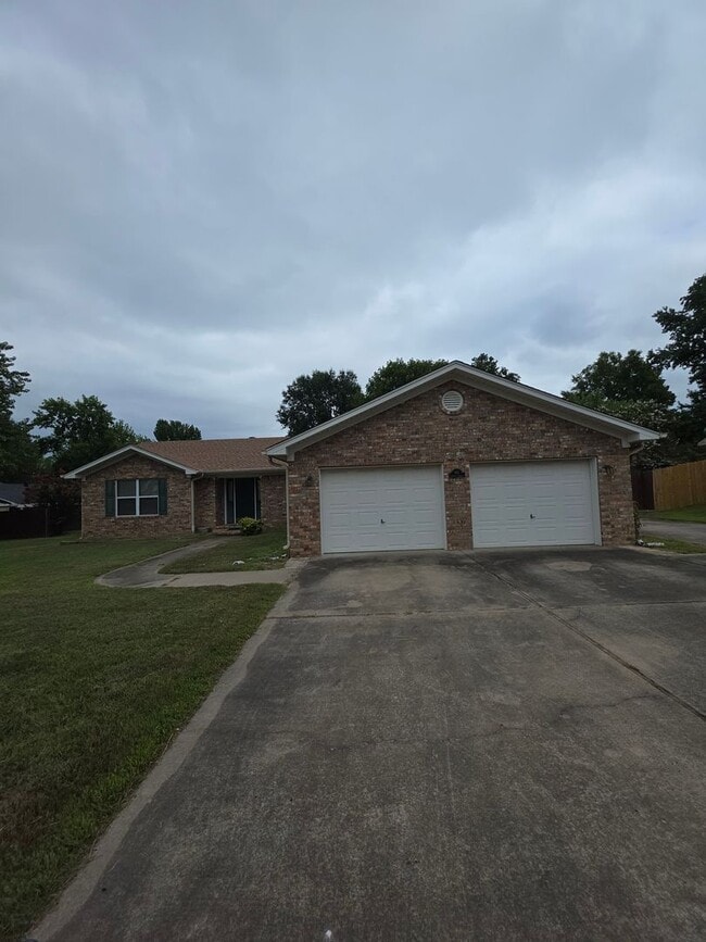 Building Photo - 801 S Phoenix Ave