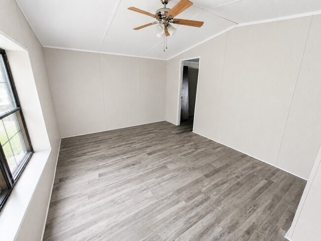 Building Photo - 142 Aspen