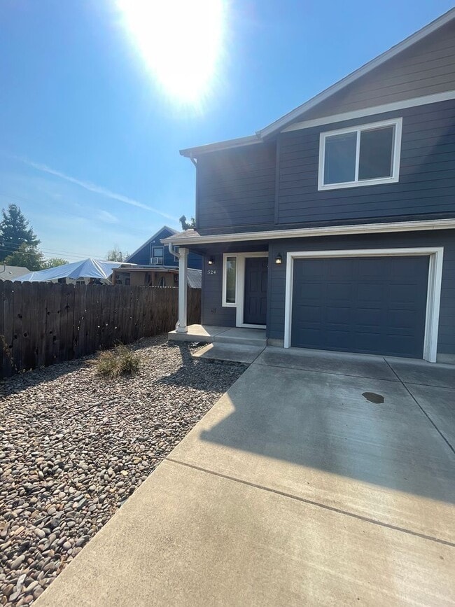 Building Photo - **MOVE IN SPECIAL**2 Bedroom in Lebanon wi...