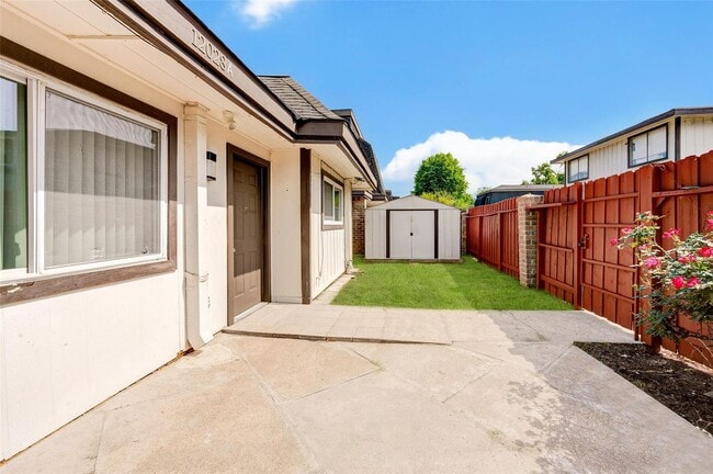 Building Photo - 12028 Mighty Oak Dr