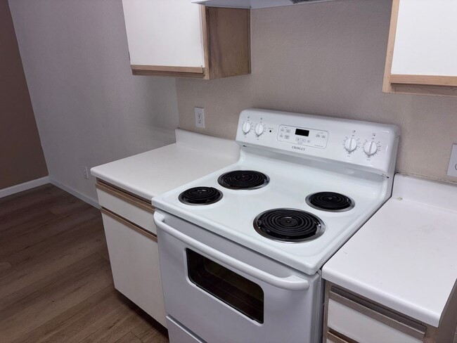 Building Photo - $1900.00-Remodeled 2 Bed 2 Bath, Condo in Glen Cove,(Vallejo) - Downstairs Unit