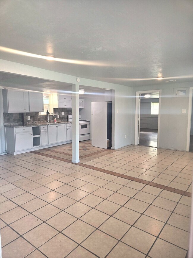 Building Photo - 5709 Craig St