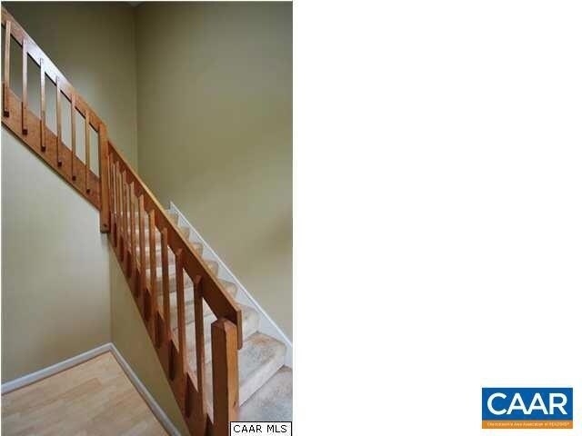 Building Photo - 1235 Maple View Dr