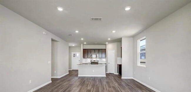 Building Photo - 400 Barton Creek Ln