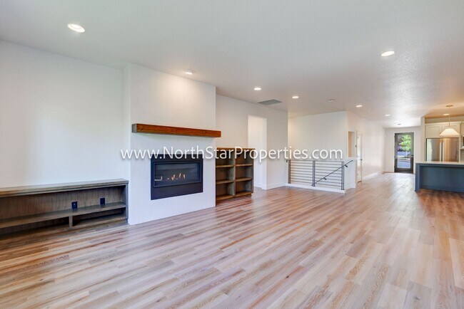 Building Photo - 2542 NW Marken St