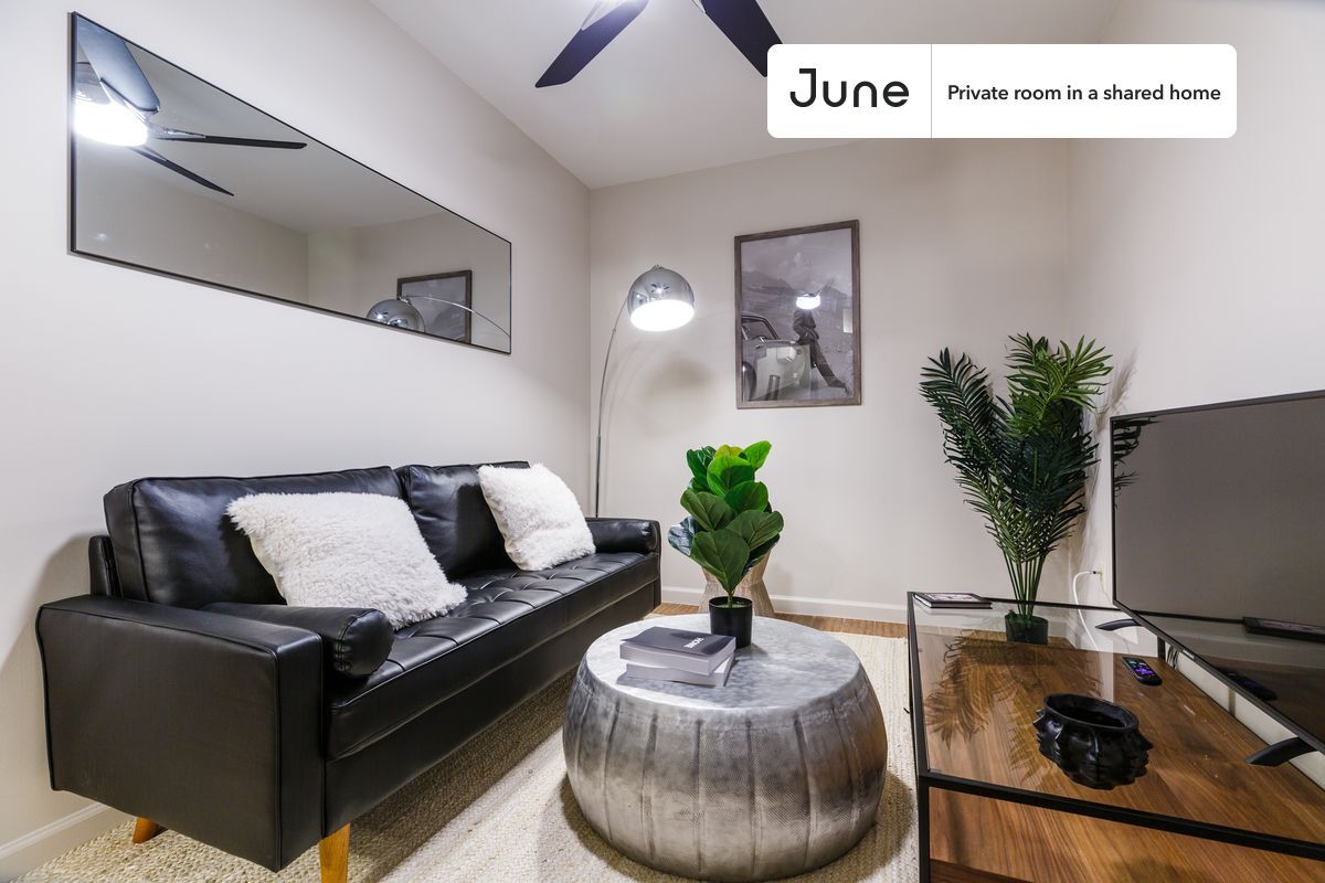 Building Photo - Room in Shared 3 bed/1 bath home