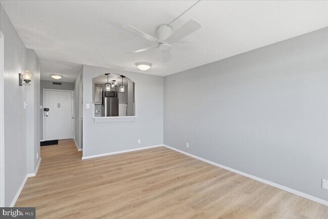 Building Photo - 2030 N Adams St