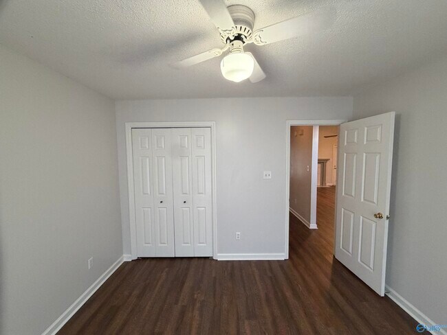 Building Photo - 3029 Battlement Rd SW