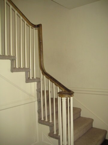 Building Photo - Classic Home Near Golf Course