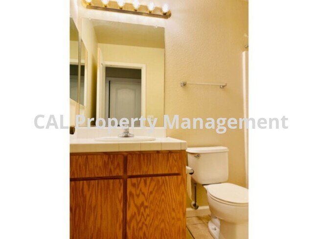 Building Photo - Appealing 3 Bed/ 2 Bath home in Greenfield!