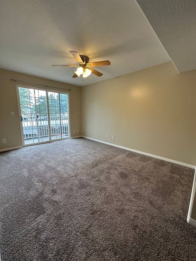 Building Photo - Condo in County Woods HOA