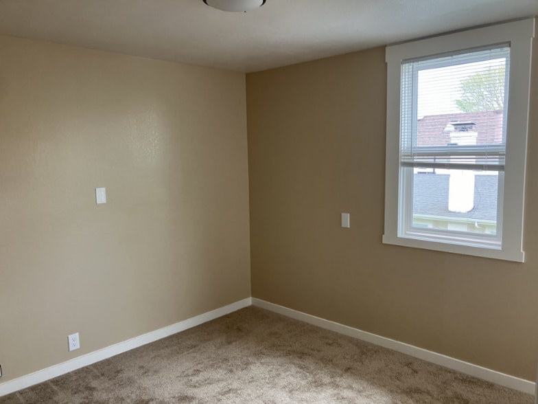 Building Photo - 1526 Everett St