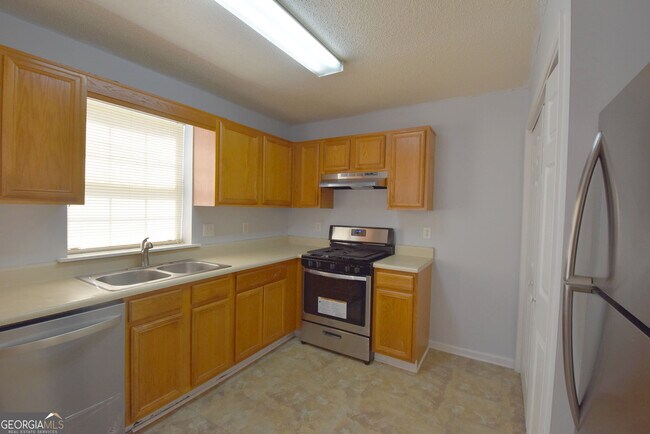 Building Photo - 147 S Fairfield Dr