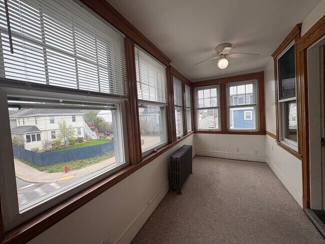 Building Photo - 573 Shirley St