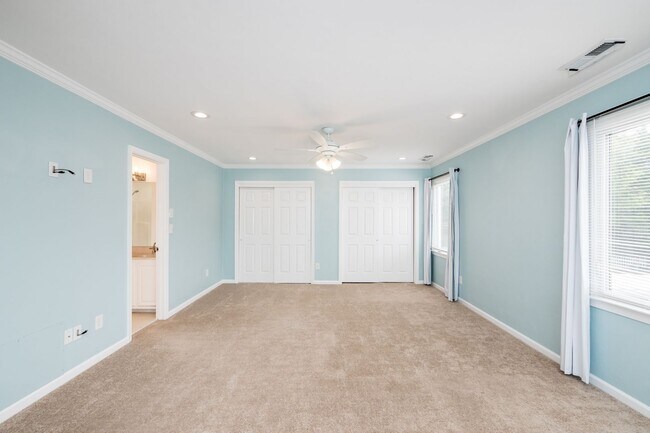 Building Photo - 5 Bedroom, 2.5 Bath Home for Rent in Salem Woods
