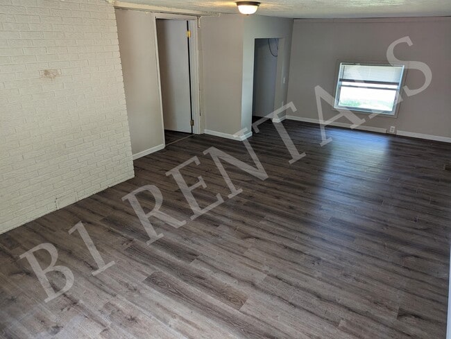 Building Photo - 326 6th St