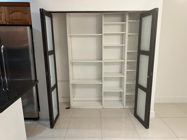 Building Photo - 1560 NE 127th St