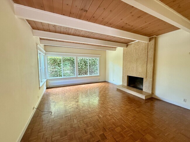 Building Photo - 504 Barone Ln