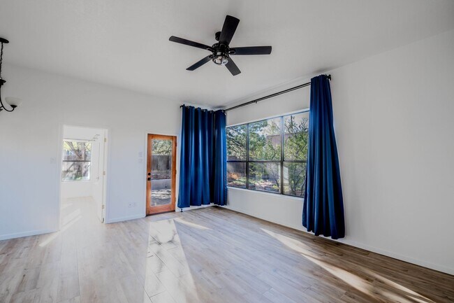 Building Photo - Absolute Gem in Pueblo Alegre (Camino De Chelly)