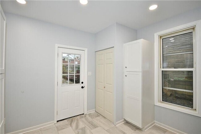 Building Photo - Beautifully Remodeled 3 Bedroom House in C...