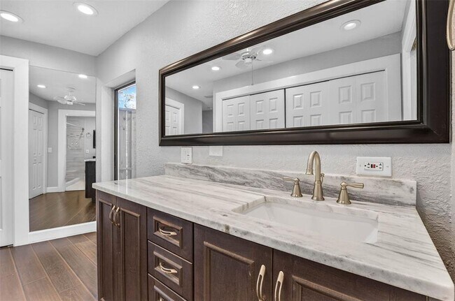 Building Photo - 2111 Paddock Cir