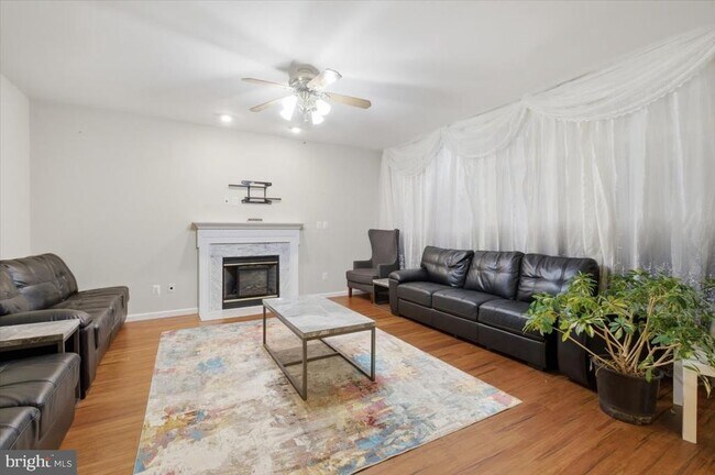 Building Photo - 6914 S Dewey Ct