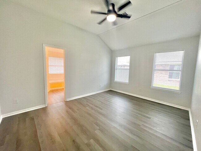Building Photo - Updated 4 Bed Home in Killeen!