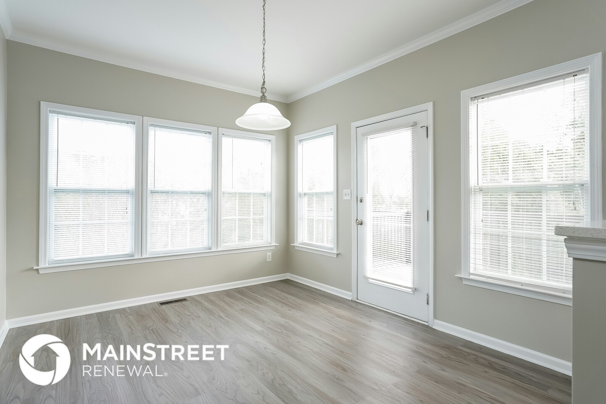 Building Photo - 203 Majestic Oak Dr