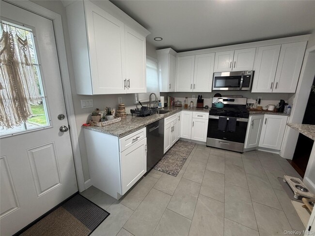 Building Photo - 135 Woolsey Ave