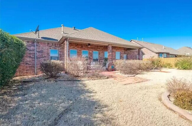 Building Photo - 2705 SW Glenn Ridge Rd