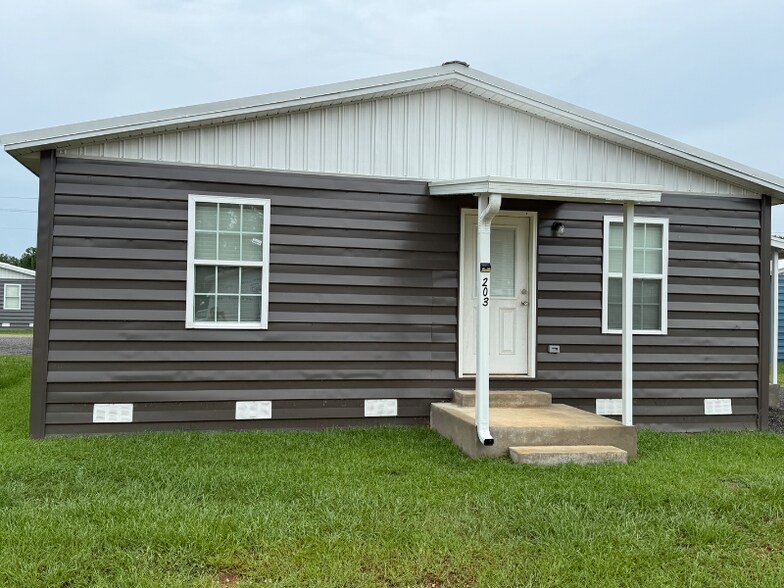 Building Photo - 80 Redwood Ln