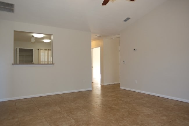 Building Photo - 96679 Commodore Point Dr