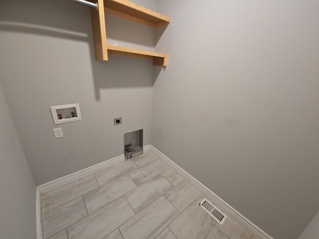 Building Photo - Spacious 5 Bedroom • 3 Bathroom Home in US...