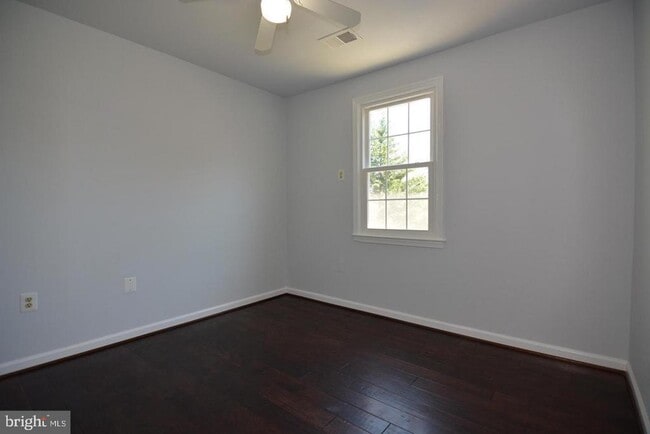 Building Photo - 714 Hurley Ave