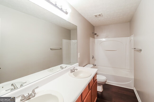 Building Photo - 3819 Bay Cove Tr SE