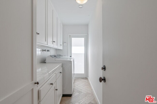 Building Photo - 3479 Wonder View Dr