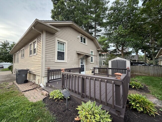 Building Photo - 454 Moseley St