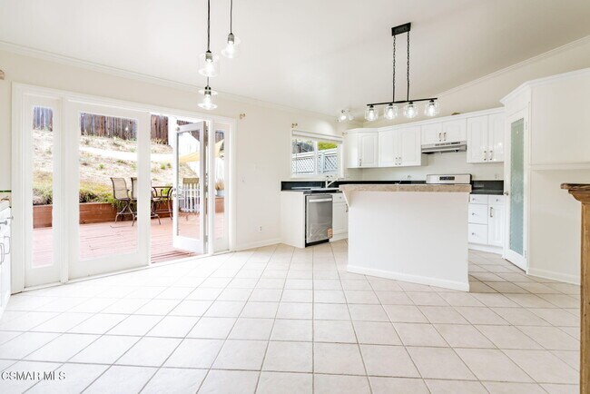 Building Photo - 6894 N Auburn Cir