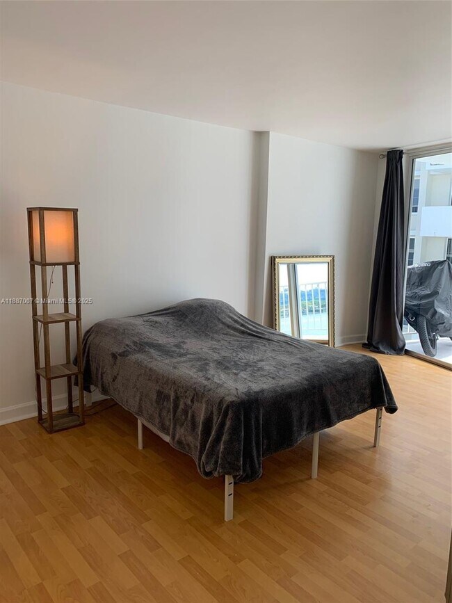 Building Photo - 1228 West Ave