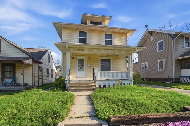 Building Photo - 1033 Forest Ave