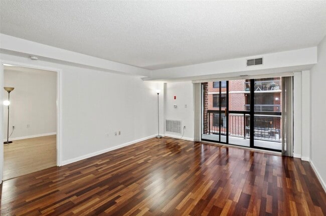 Building Photo - 700 1st St