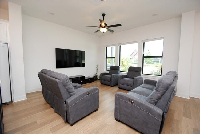 Building Photo - 18643 Parkland Row Dr