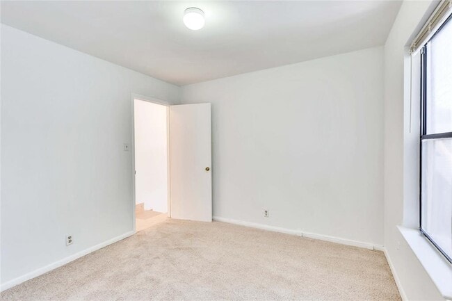 Building Photo - 6711 Deatonhill Dr