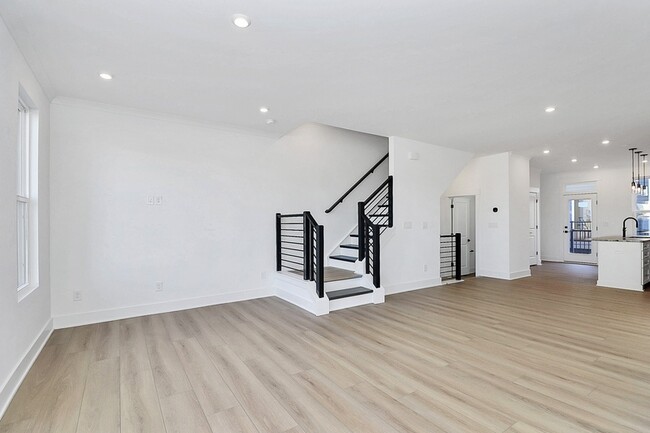 Building Photo - 5027 Duchess Dr