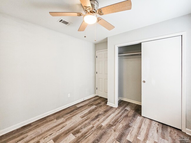 Building Photo - 4770 Skyline Dr